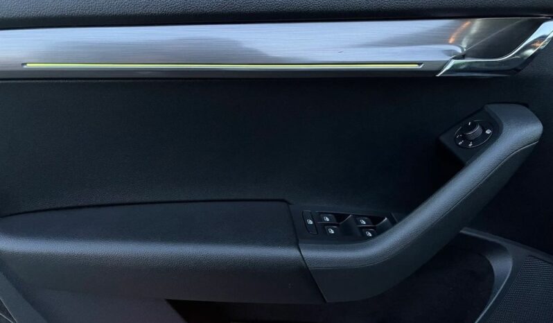 SKODA Octavia  | 4×4 (stały) | Automatyczna | 150 KM | Czarny full