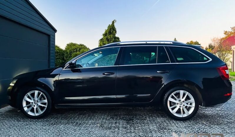 SKODA Octavia  | 4×4 (stały) | Automatyczna | 150 KM | Czarny full
