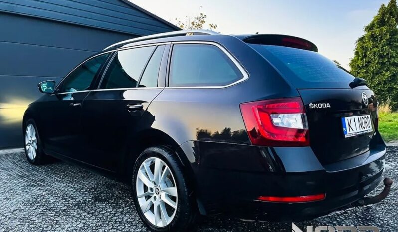 SKODA Octavia  | 4×4 (stały) | Automatyczna | 150 KM | Czarny full