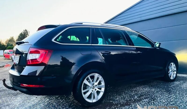 SKODA Octavia  | 4×4 (stały) | Automatyczna | 150 KM | Czarny full