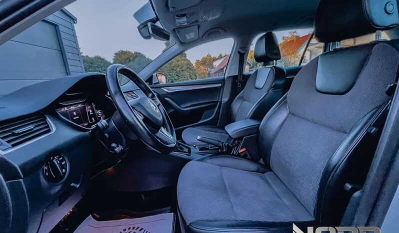 SKODA Octavia  | 4×4 (stały) | Automatyczna | 184 KM | Biały full