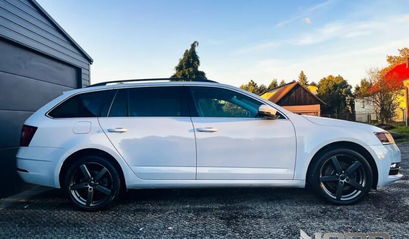 SKODA Octavia  | 4×4 (stały) | Automatyczna | 184 KM | Biały full