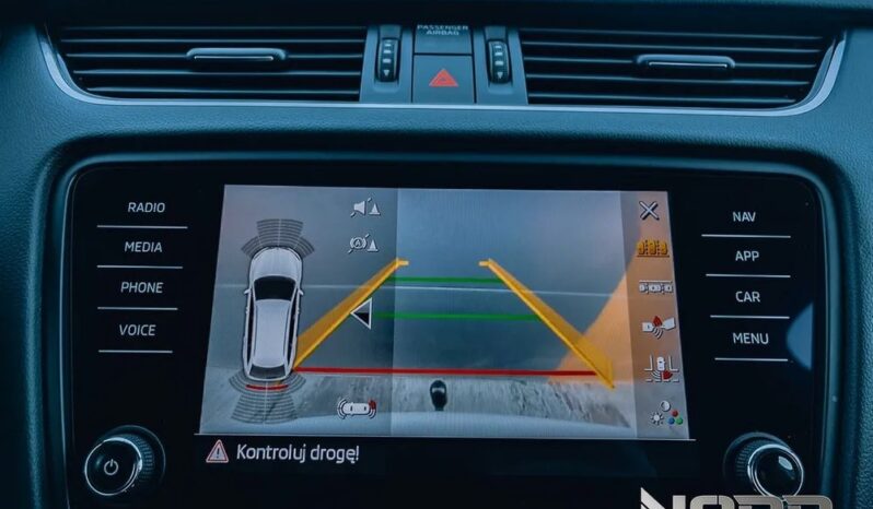 SKODA Octavia  | 4×4 (stały) | Automatyczna | 184 KM | Biały full