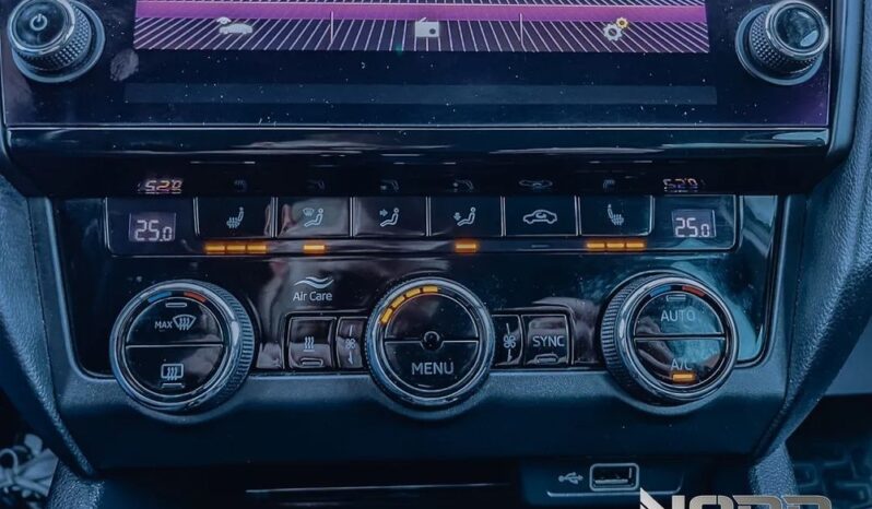 SKODA Octavia  | 4×4 (stały) | Automatyczna | 184 KM | Biały full