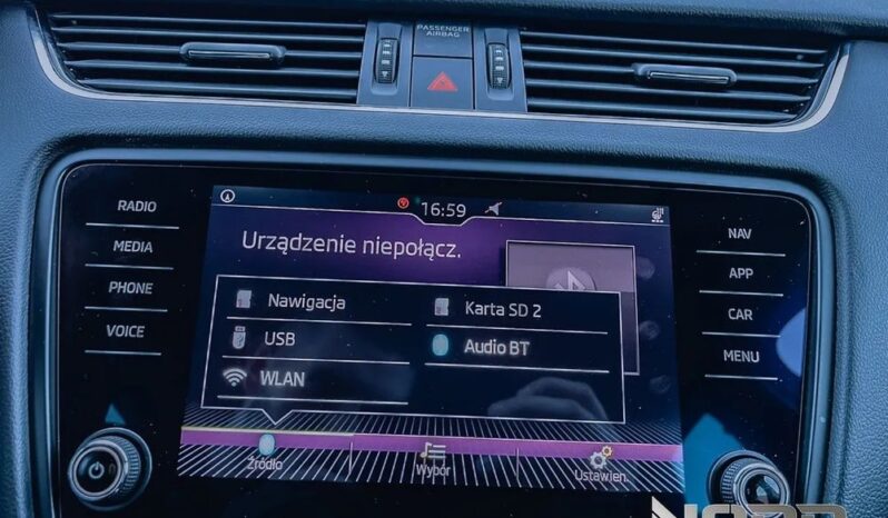 SKODA Octavia  | 4×4 (stały) | Automatyczna | 184 KM | Biały full