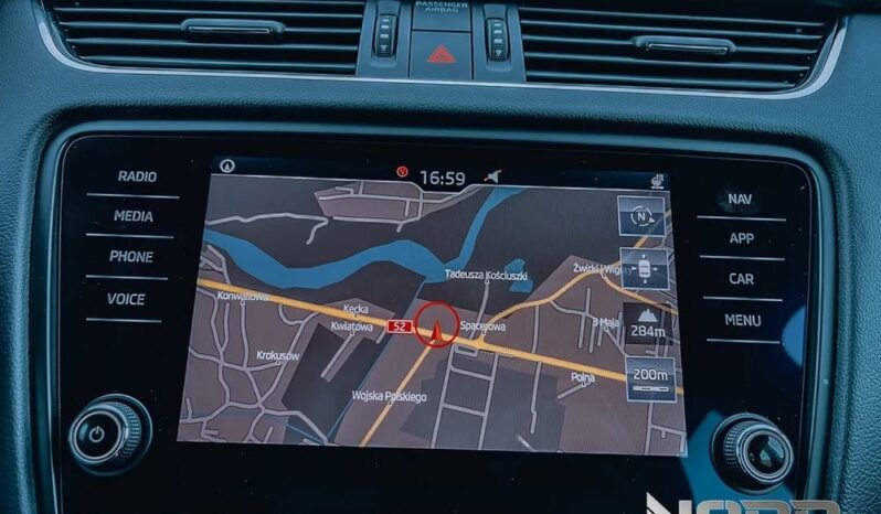 SKODA Octavia  | 4×4 (stały) | Automatyczna | 184 KM | Biały full