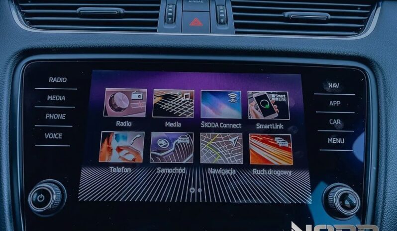 SKODA Octavia  | 4×4 (stały) | Automatyczna | 184 KM | Biały full