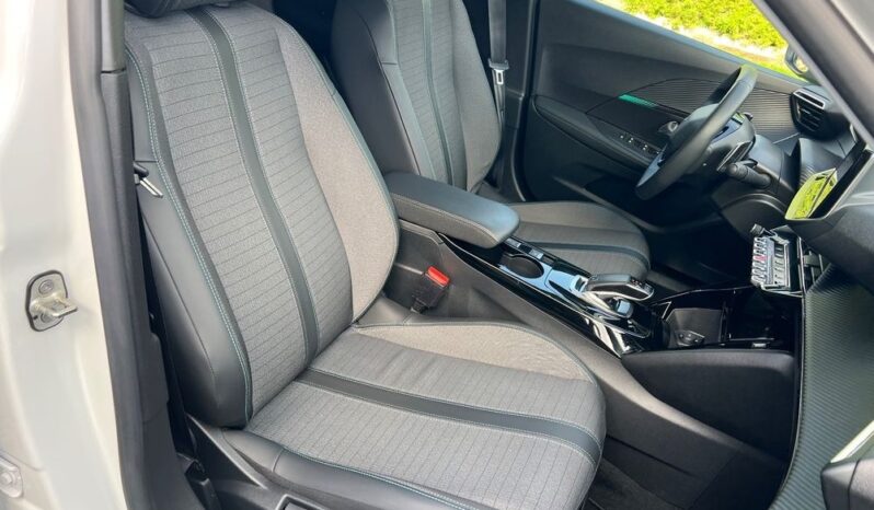 PEUGEOT 2008  | FWD (przód) | Automatyczna | 130 KM | Biały full