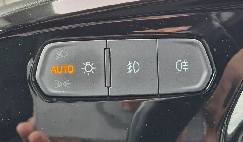 FORD Tourneo Connect  | FWD (przód) | Manualna | 122 KM | Czarny full