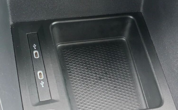 FORD Tourneo Connect  | FWD (przód) | Manualna | 122 KM | Czarny full