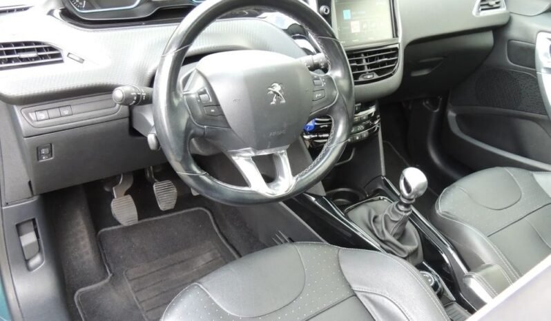 PEUGEOT 2008  | FWD (przód) | Manualna | 130 KM | Zielony full
