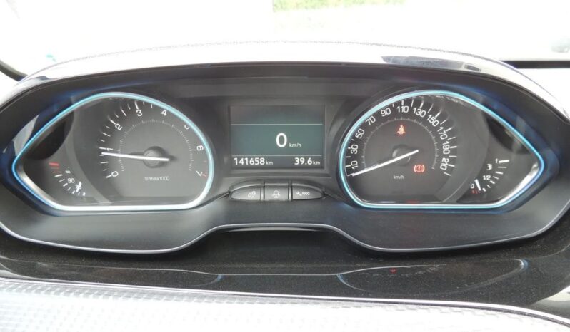 PEUGEOT 2008  | FWD (przód) | Manualna | 130 KM | Zielony full