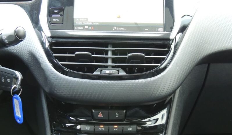 PEUGEOT 2008  | FWD (przód) | Manualna | 130 KM | Zielony full