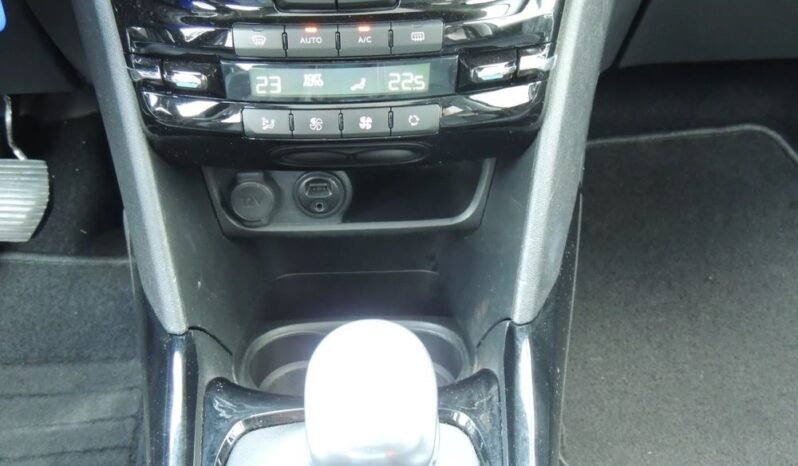 PEUGEOT 2008  | FWD (przód) | Manualna | 130 KM | Zielony full