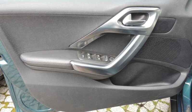 PEUGEOT 2008  | FWD (przód) | Manualna | 130 KM | Zielony full