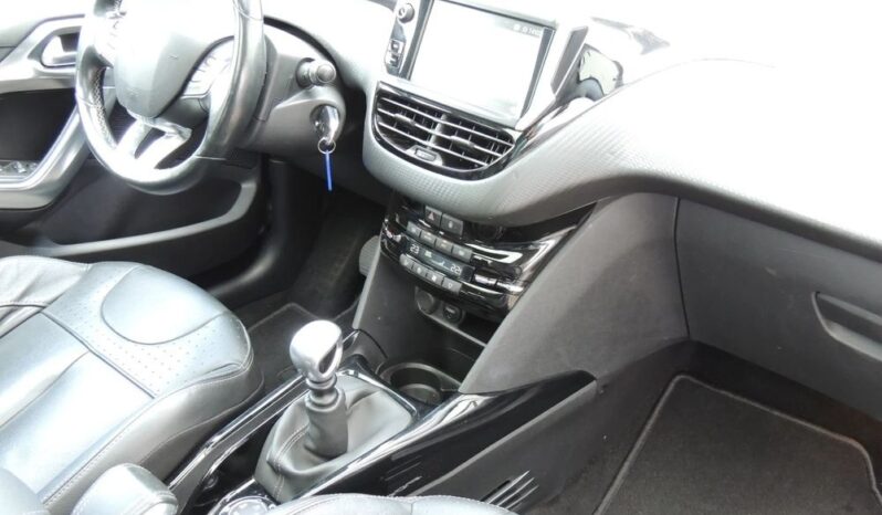 PEUGEOT 2008  | FWD (przód) | Manualna | 130 KM | Zielony full