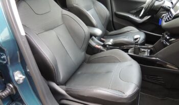 PEUGEOT 2008  | FWD (przód) | Manualna | 130 KM | Zielony full