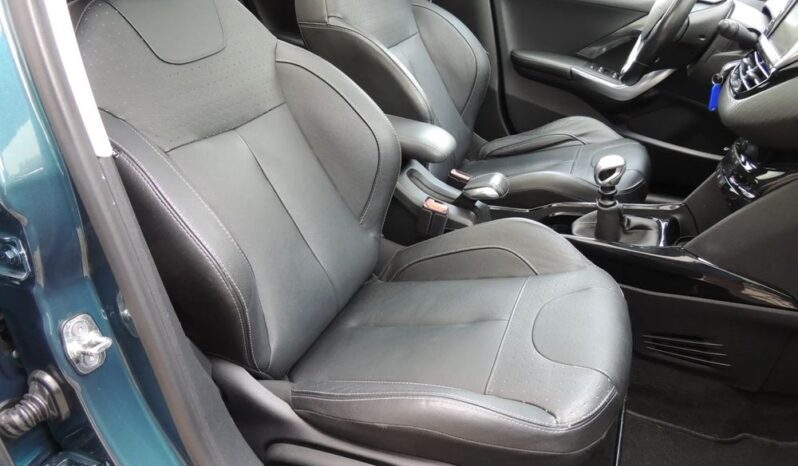 PEUGEOT 2008  | FWD (przód) | Manualna | 130 KM | Zielony full