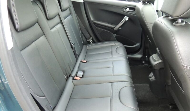 PEUGEOT 2008  | FWD (przód) | Manualna | 130 KM | Zielony full