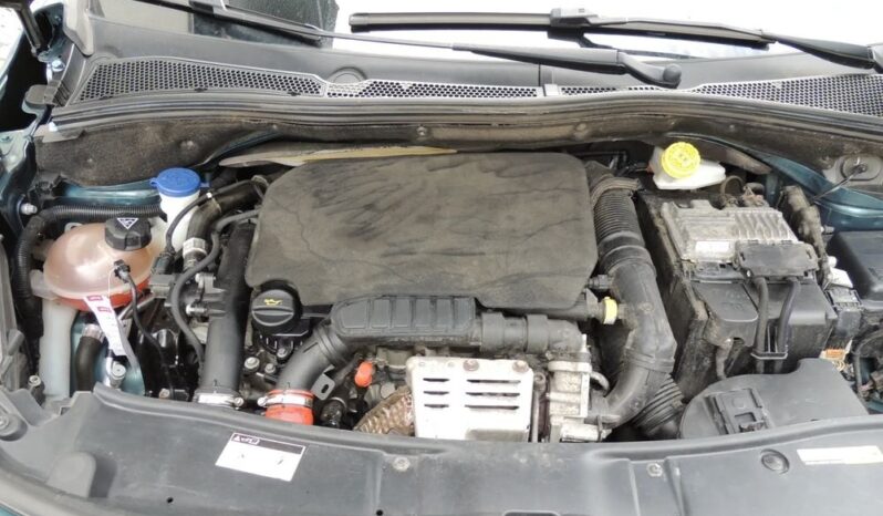 PEUGEOT 2008  | FWD (przód) | Manualna | 130 KM | Zielony full