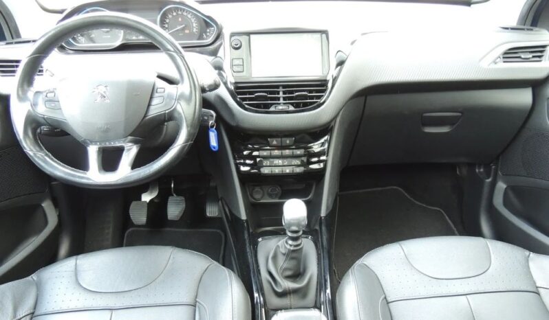 PEUGEOT 2008  | FWD (przód) | Manualna | 130 KM | Zielony full