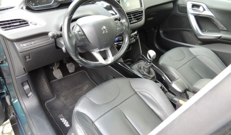 PEUGEOT 2008  | FWD (przód) | Manualna | 130 KM | Zielony full