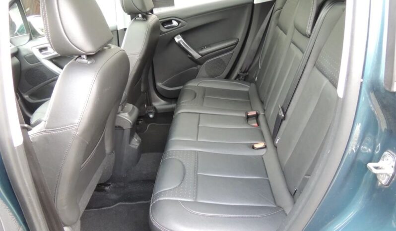 PEUGEOT 2008  | FWD (przód) | Manualna | 130 KM | Zielony full