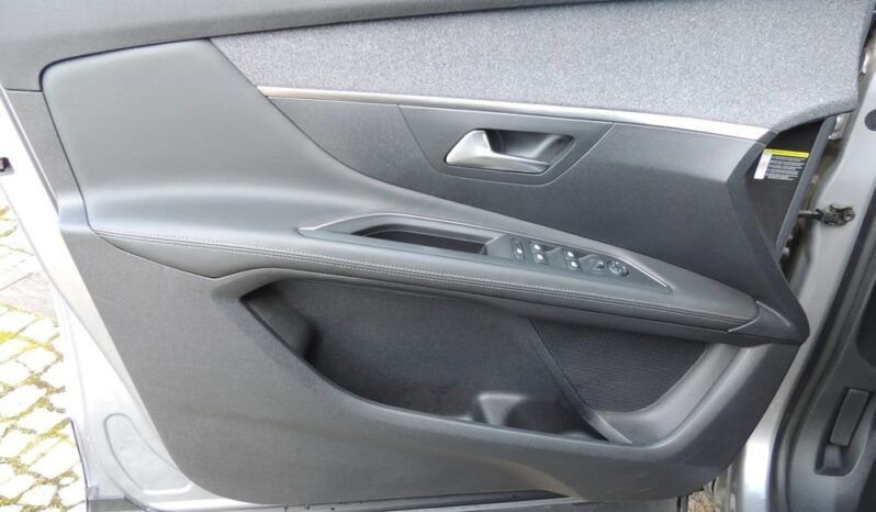 PEUGEOT 3008  | FWD (przód) | Manualna | 130 KM | Szary full