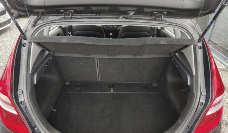 HYUNDAI I30  | FWD (przód) | Manualna | 109 KM | Czarny full