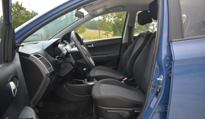 HYUNDAI i20  | FWD (przód) | Manualna | 85 KM | Niebieski full