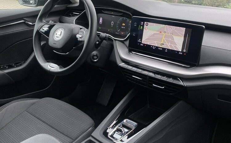 SKODA Octavia  | FWD (przód) | Automatyczna | 150 KM | Szary full