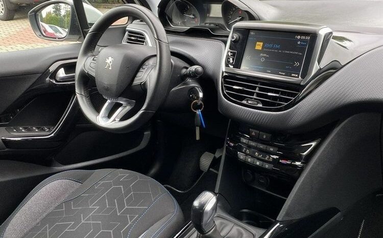 PEUGEOT 2008  | FWD (przód) | Manualna | 102 KM | Biały full