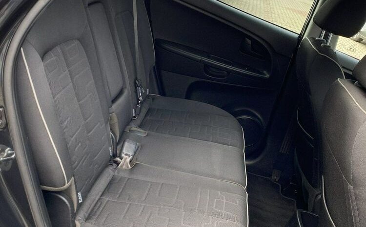 KIA Venga  | FWD (przód) | Manualna | 90 KM | Czarny full