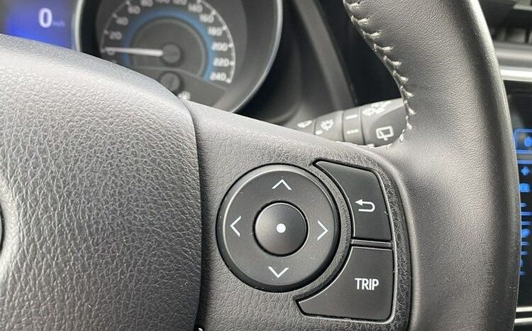 TOYOTA Auris  | FWD (przód) | Automatyczna | 99 KM | Szary full