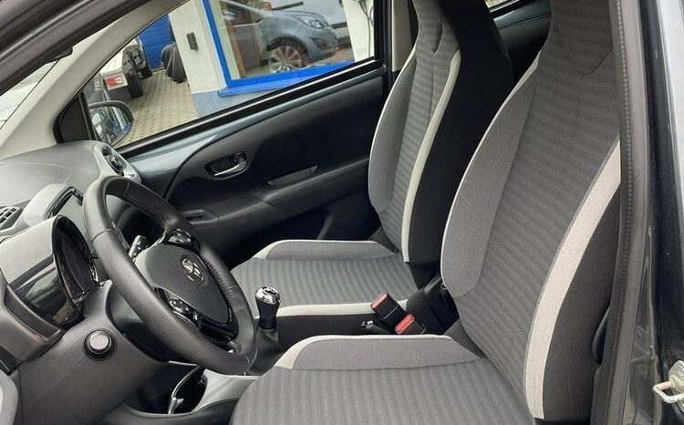 TOYOTA Aygo  | FWD (przód) | Manualna | 72 KM | Szary full