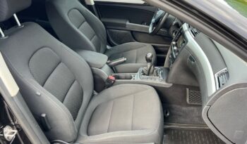 SKODA   Superb     140 KM    Manualna    FWD (przód)    Czarny full