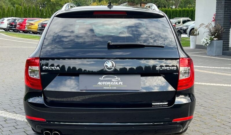 SKODA   Superb     140 KM    Manualna    FWD (przód)    Czarny full