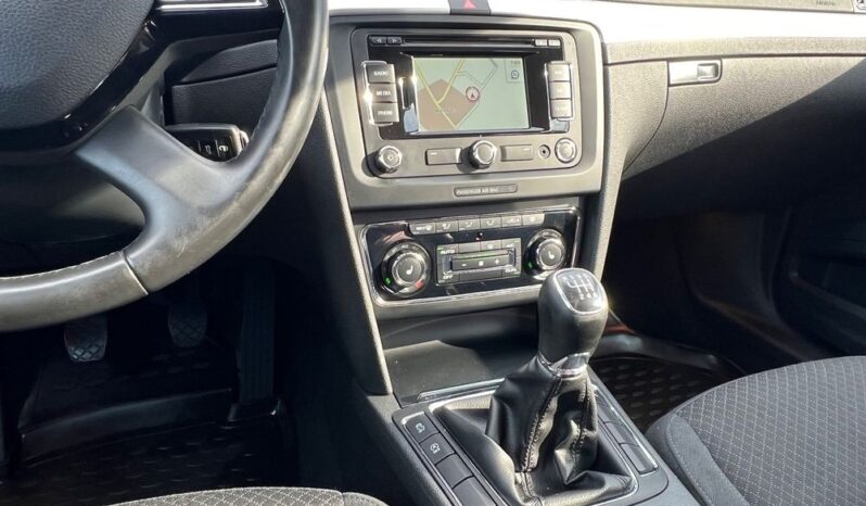 SKODA   Superb     140 KM    Manualna    FWD (przód)    Czarny full