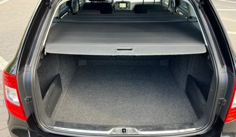 SKODA   Superb     140 KM    Manualna    FWD (przód)    Czarny full