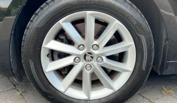 SKODA   Superb     140 KM    Manualna    FWD (przód)    Czarny full