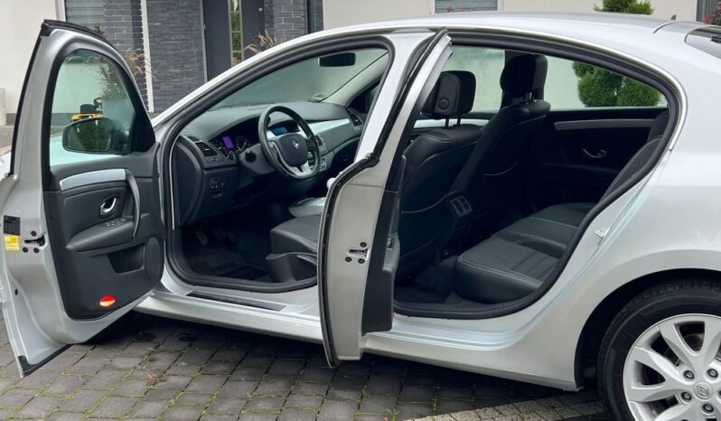 RENAULT   Laguna     140 KM    Manualna    FWD (przód)    Szary full