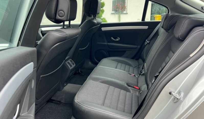 RENAULT   Laguna     140 KM    Manualna    FWD (przód)    Szary full