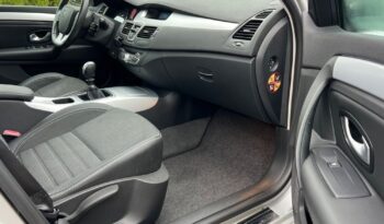 RENAULT   Laguna     140 KM    Manualna    FWD (przód)    Szary full