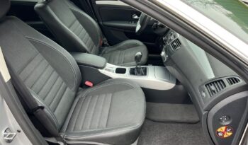 RENAULT   Laguna     140 KM    Manualna    FWD (przód)    Szary full