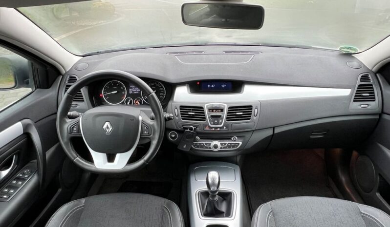 RENAULT   Laguna     140 KM    Manualna    FWD (przód)    Szary full