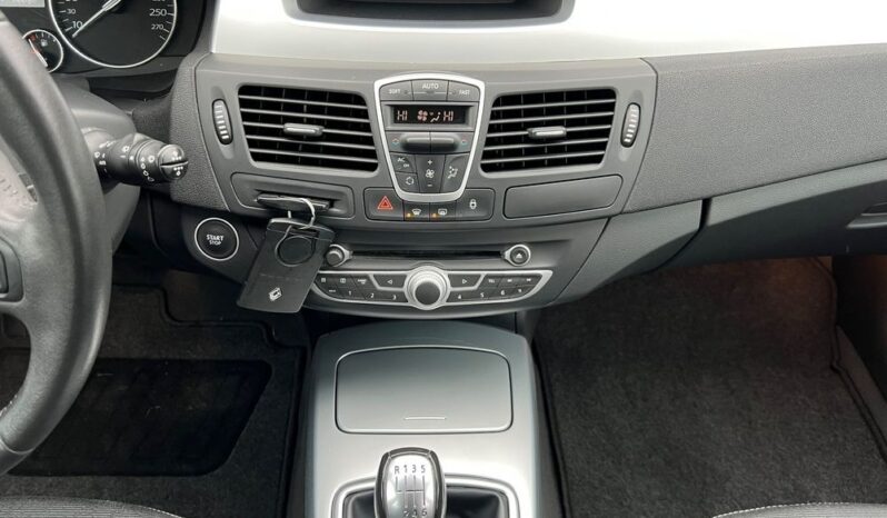 RENAULT   Laguna     140 KM    Manualna    FWD (przód)    Szary full