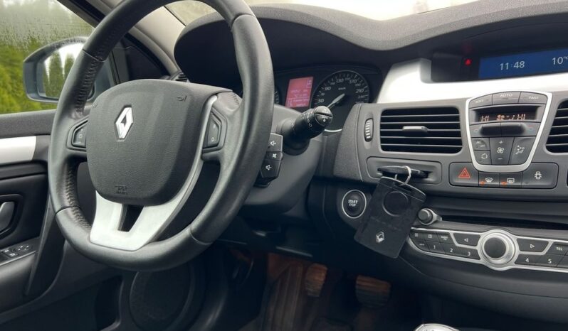 RENAULT   Laguna     140 KM    Manualna    FWD (przód)    Szary full