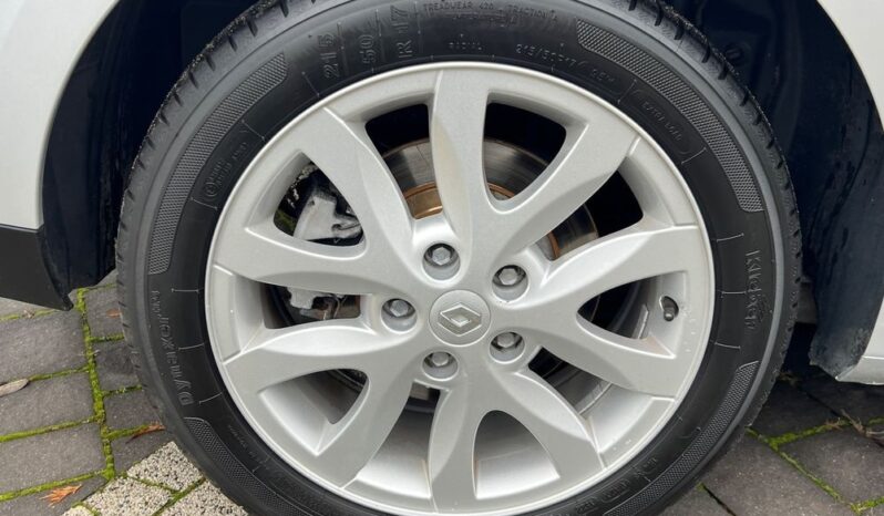 RENAULT   Laguna     140 KM    Manualna    FWD (przód)    Szary full