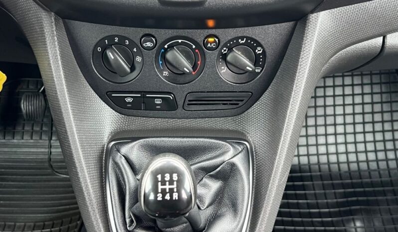 FORD   Tourneo Connect     95 KM    Manualna    FWD (przód)    Szary full