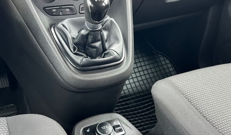 FORD   Tourneo Connect     95 KM    Manualna    FWD (przód)    Szary full